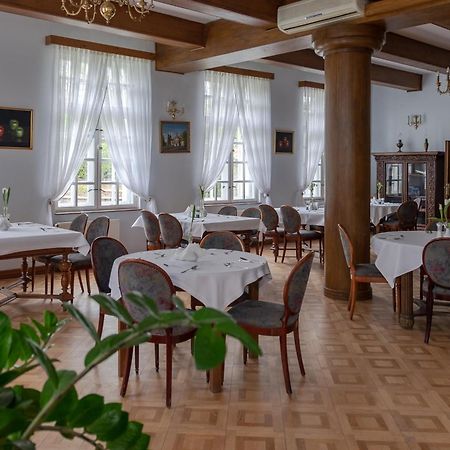 Dwor W Bychowie Гневіно Екстер'єр фото