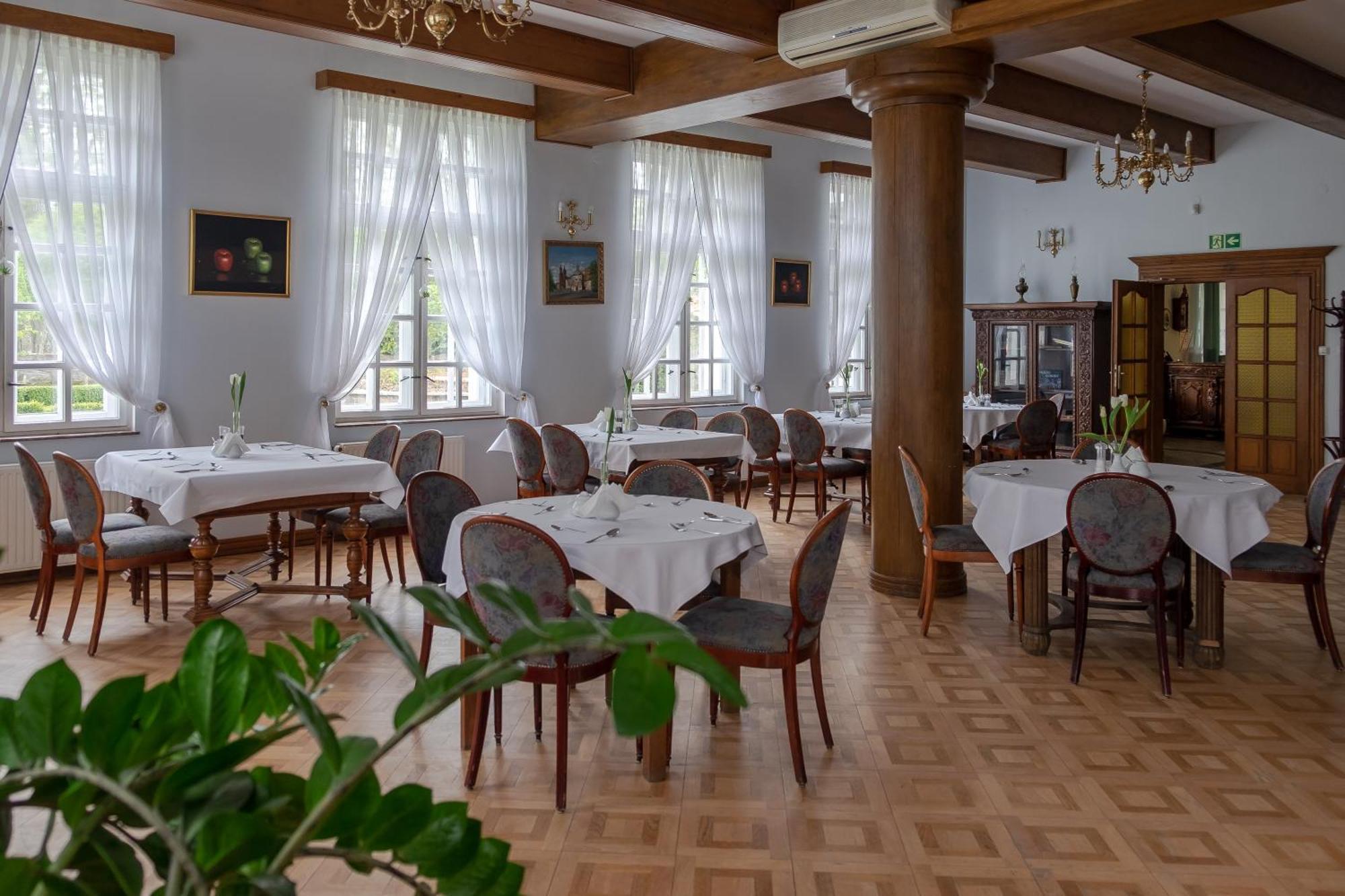 Dwor W Bychowie Гневіно Екстер'єр фото
